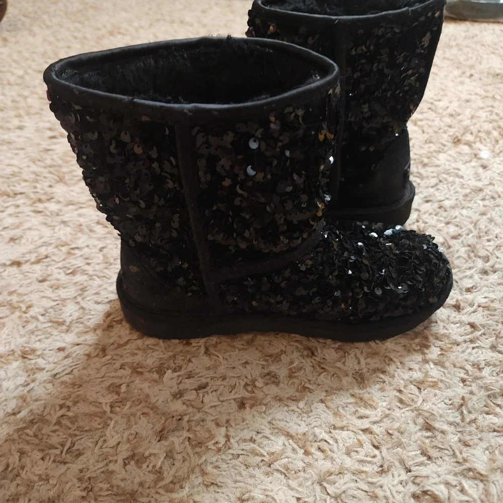 UGG Classic Short Sequin Boots Kids Black Sparkly Mid Calf Pull On Boots